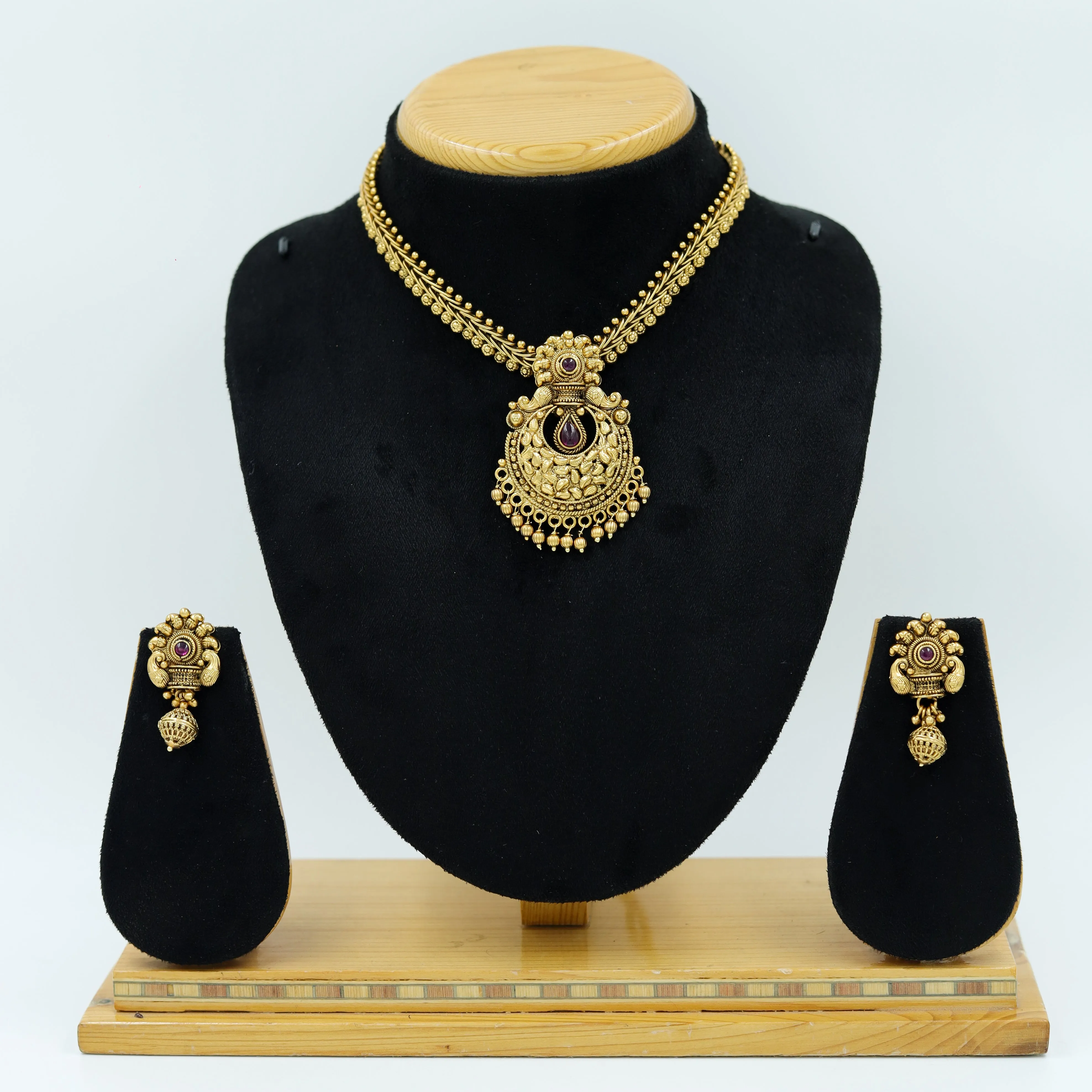 Antique Gold Plated Round Neck Necklace Set 10021-28