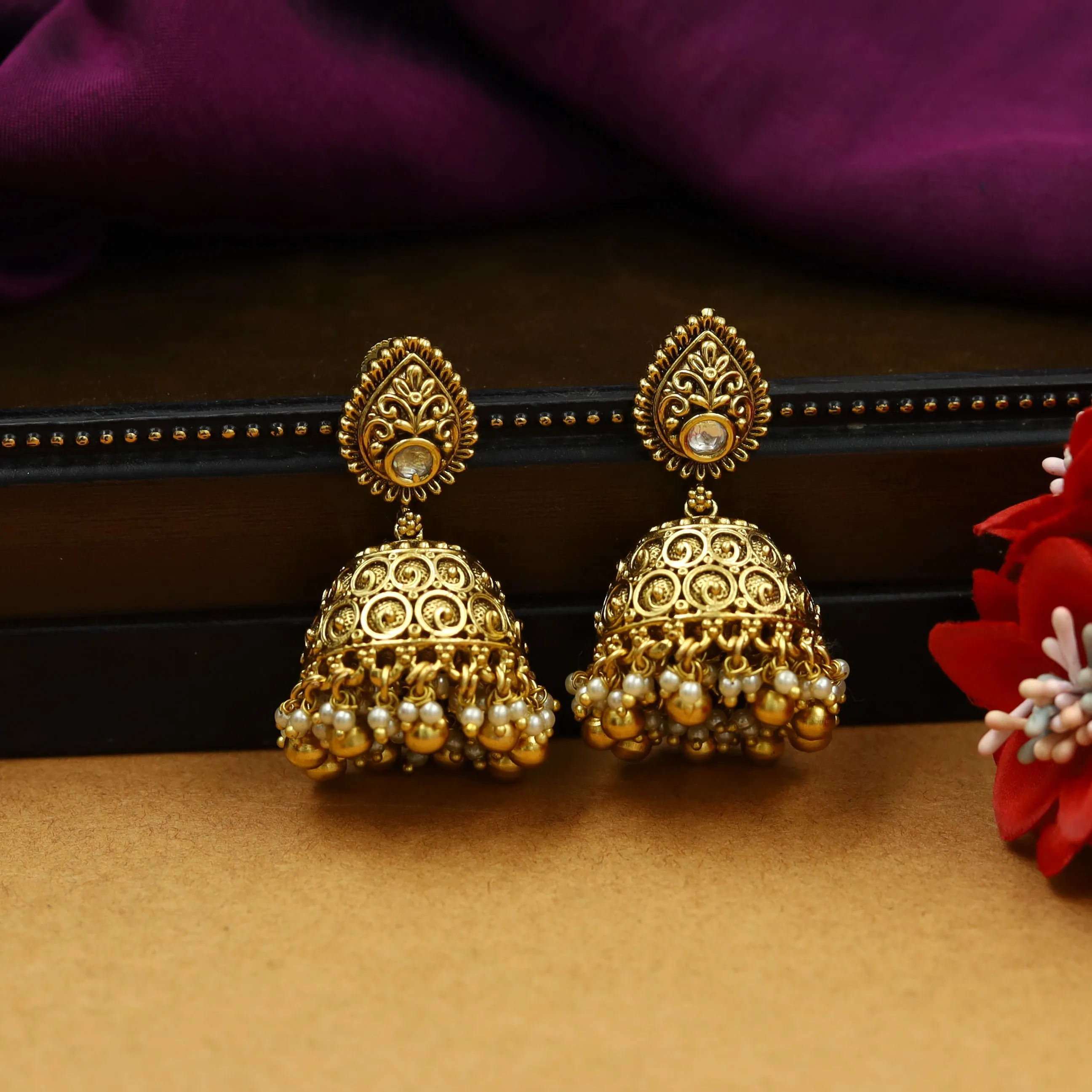 Round Neck Antique Necklace Set 15545-28