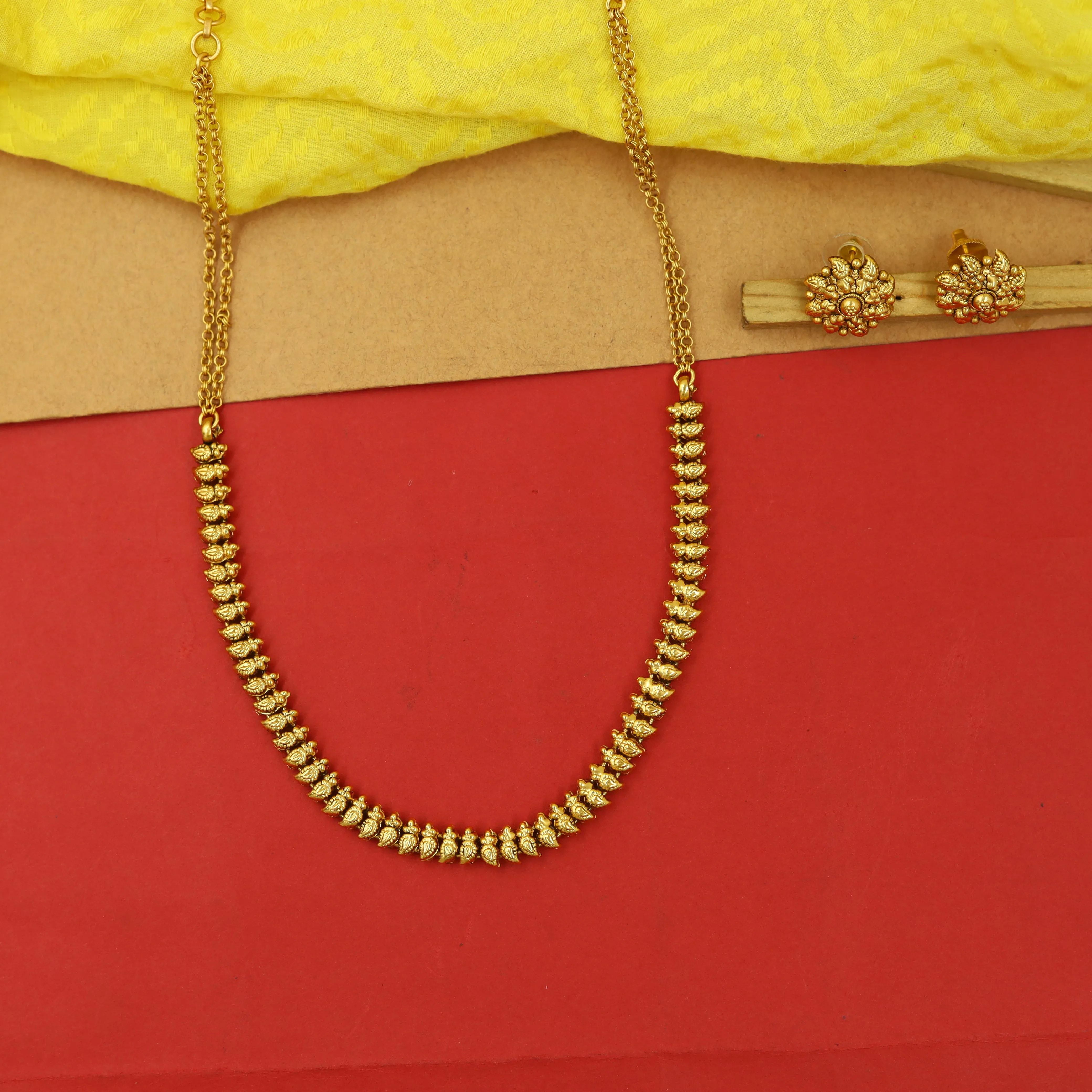 Round Neck Antique Necklace Set 15568-28