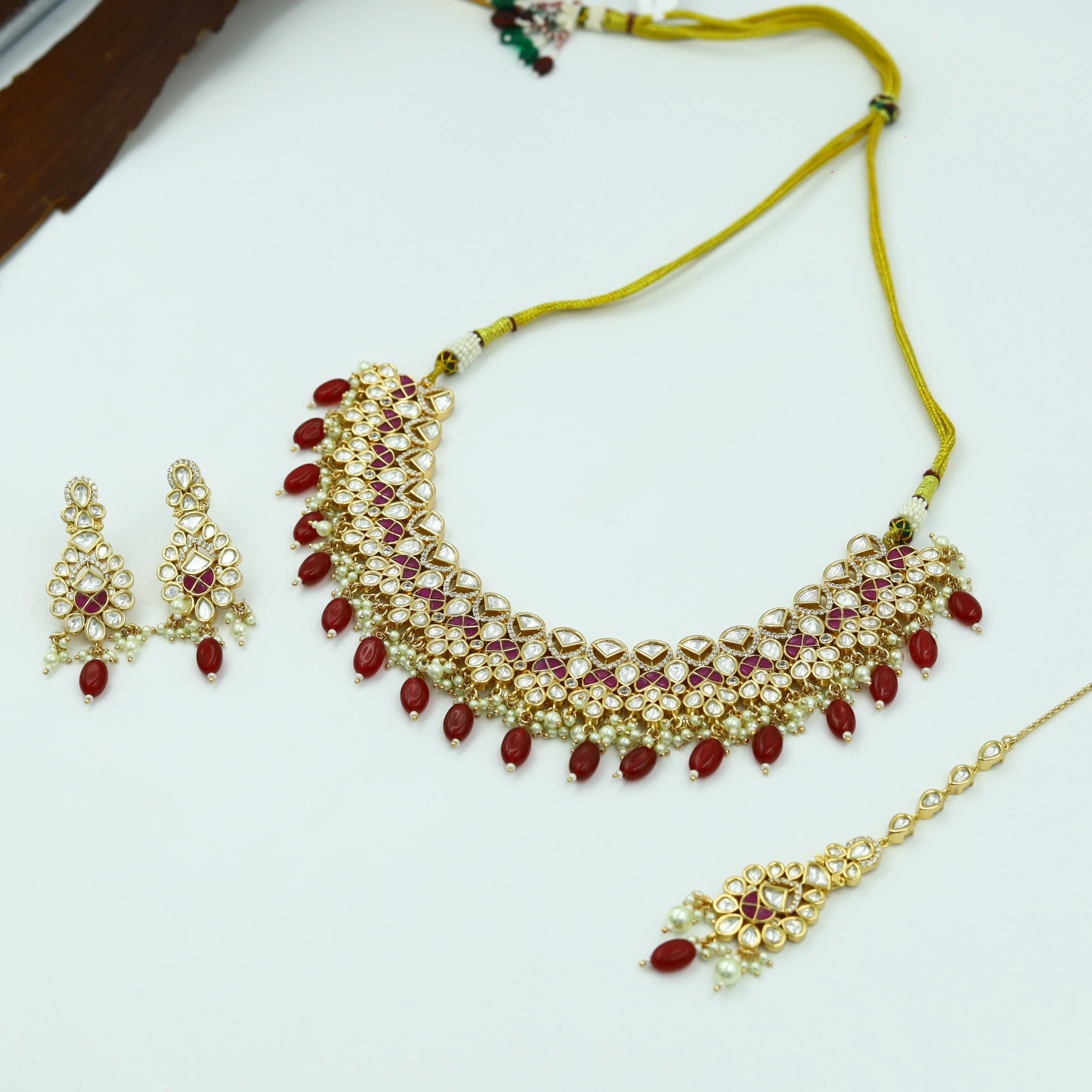 Round Neck Kundan Necklace Set 12177-28