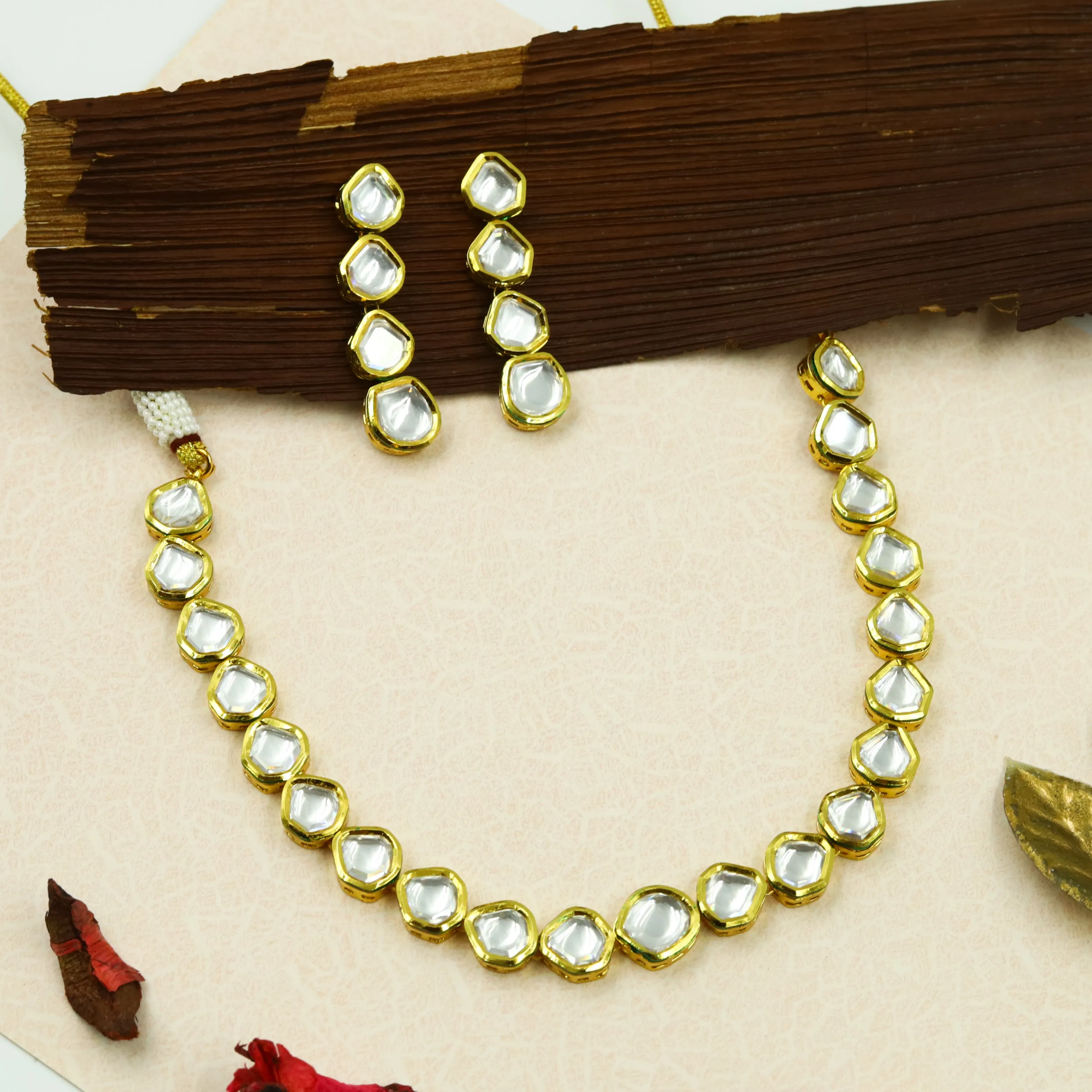 Round Neck Kundan Necklace Set 12179-28